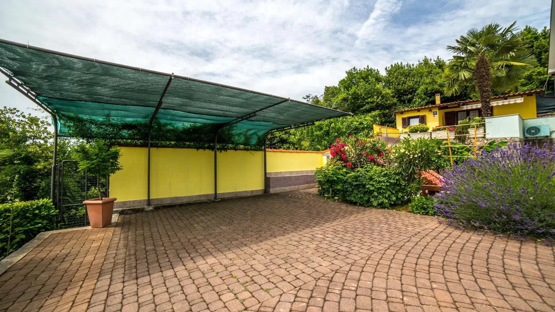 Oberhalb Voloscas Gelegene Moderne Ferienwohnungen Opatija Apartment